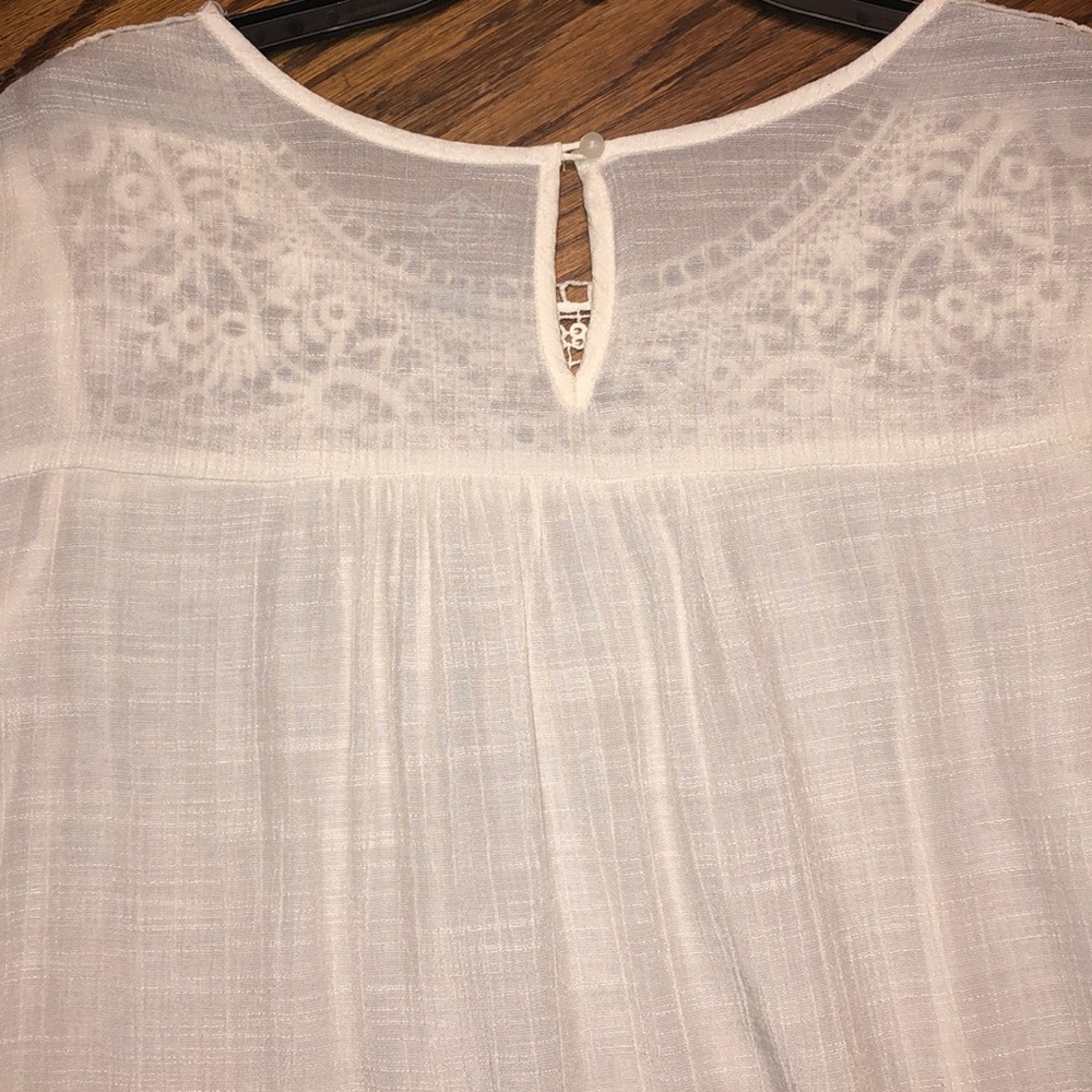 White blouse - Picture 4 of 5